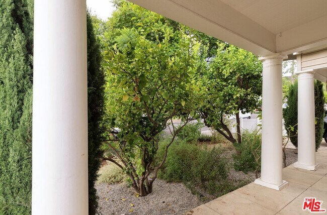 Building Photo - 5126 Windermere Ave