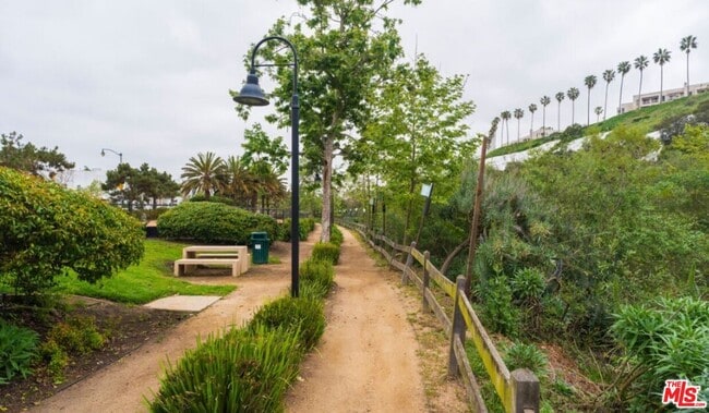 Building Photo - 6020 S Seabluff Dr