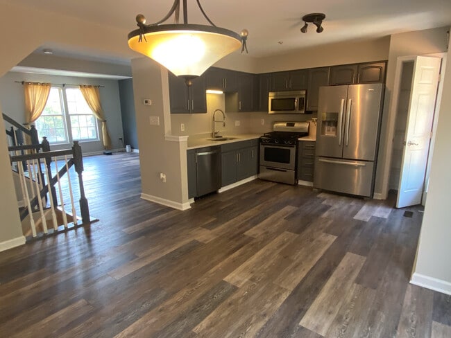 Building Photo - 754 Pine Drift Dr