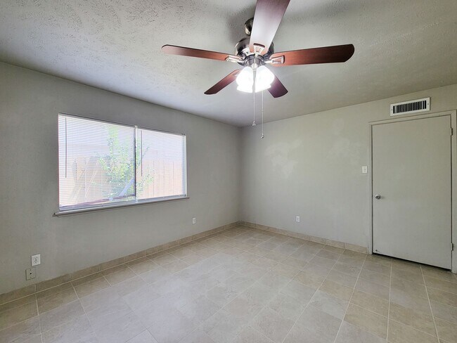 Building Photo - NICE 3 BEDROOM 2 BATH RENTAL HOME IN CY FA...