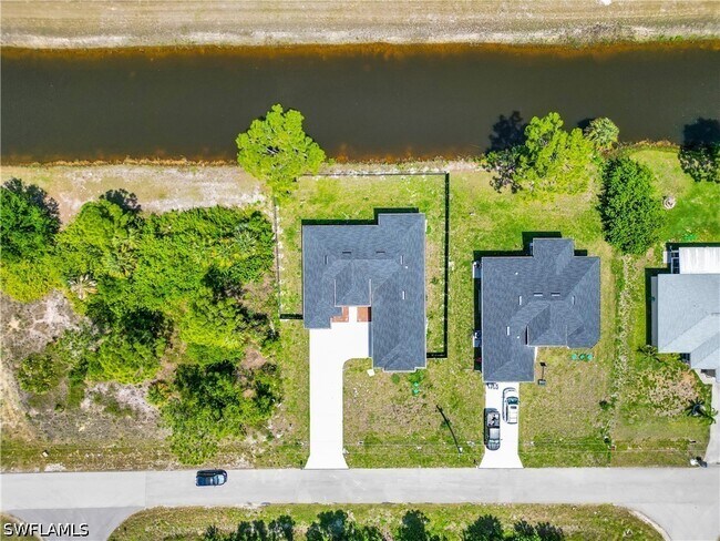 Building Photo - 1229 Augusta St E