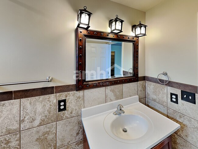 Building Photo - 143 N 700 W