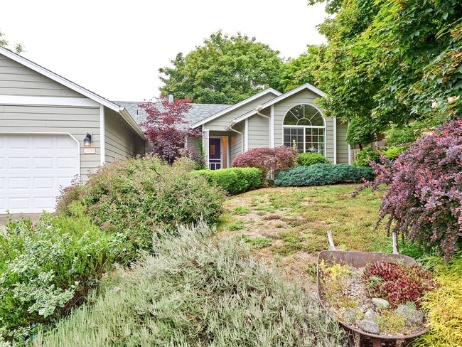 Building Photo - 3 bed, 2 bath single-level home in South Salem