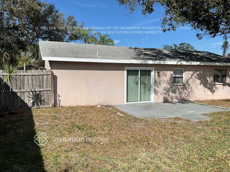 Building Photo - 2811 Eagle Run Cir N