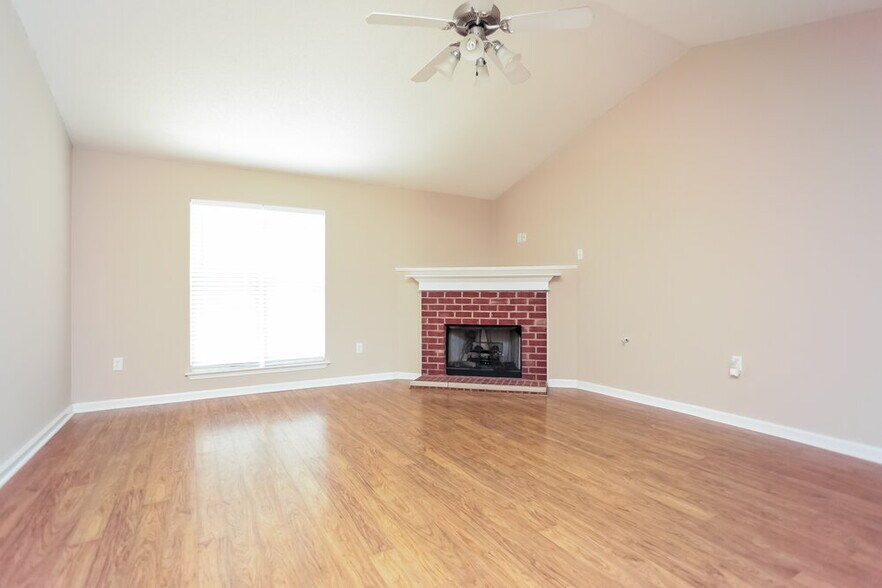 Building Photo - 8035 Park Pike