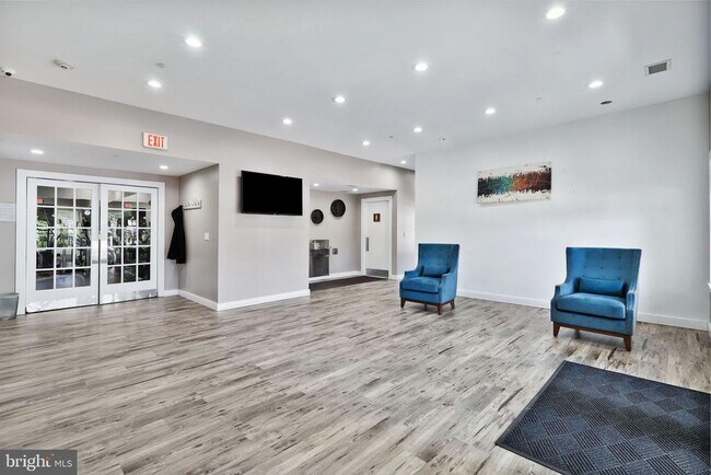 Building Photo - 1725 Ascot Way