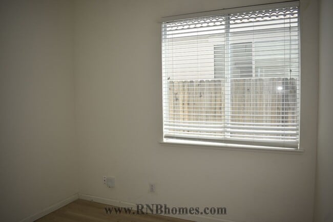 Building Photo - 18 Diggins Dr