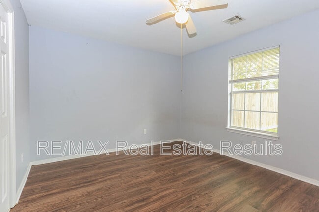 Building Photo - 2306 W Roselawn St