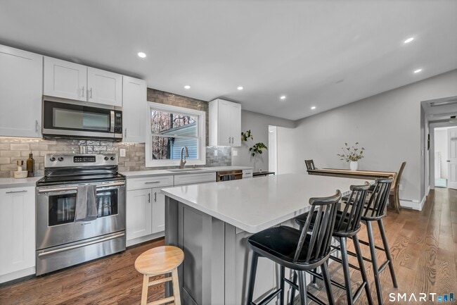 Building Photo - 10 Grove Pl