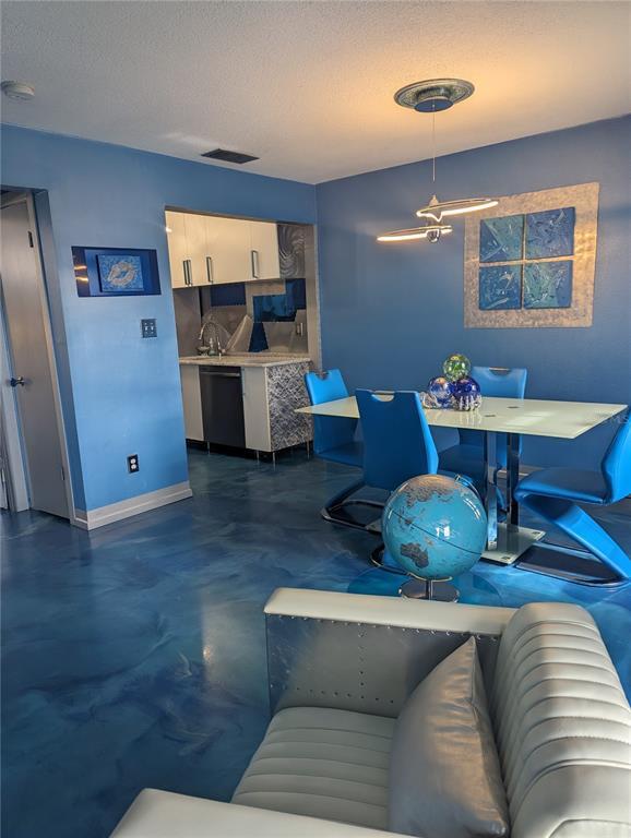 Building Photo - 5011 Starfish Dr SE