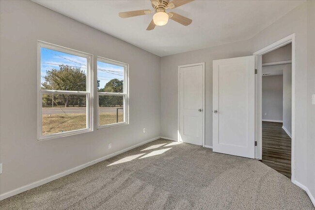 Building Photo - 2000 N Douglas Blvd