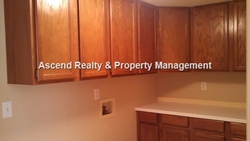 Building Photo - Lower Price!! Wilsonville 2 Level Work Shop/Workout Room Fenced Yard Quick Access to I5 & Shops