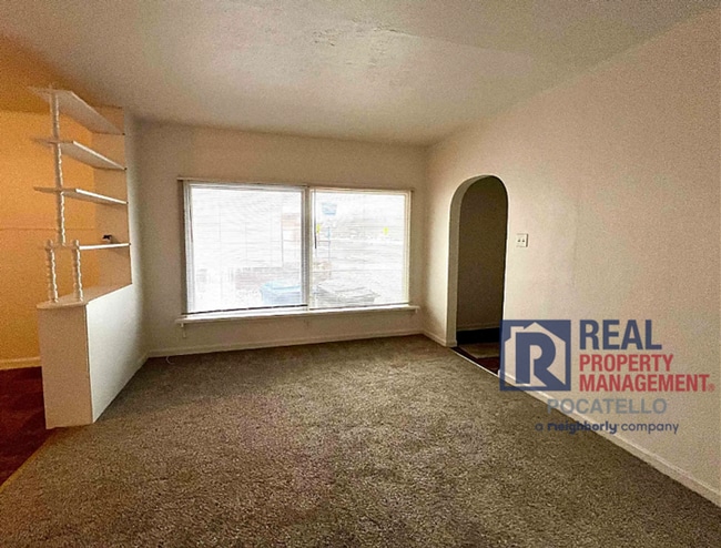 Building Photo - 3 bed 1 bath house - Near ISU