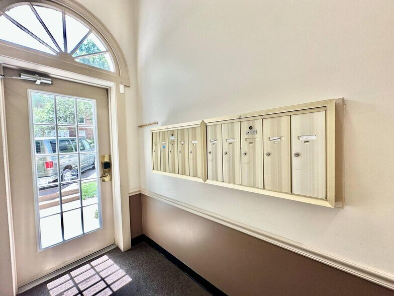 Building Photo - 2021 Key Blvd