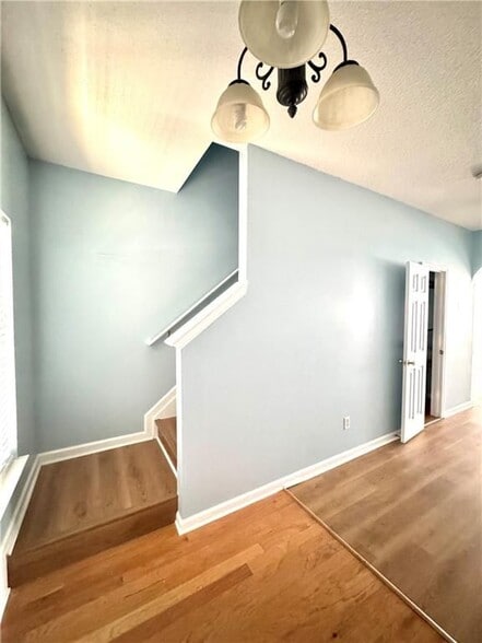 Building Photo - 3871 Pleasant Oaks Dr