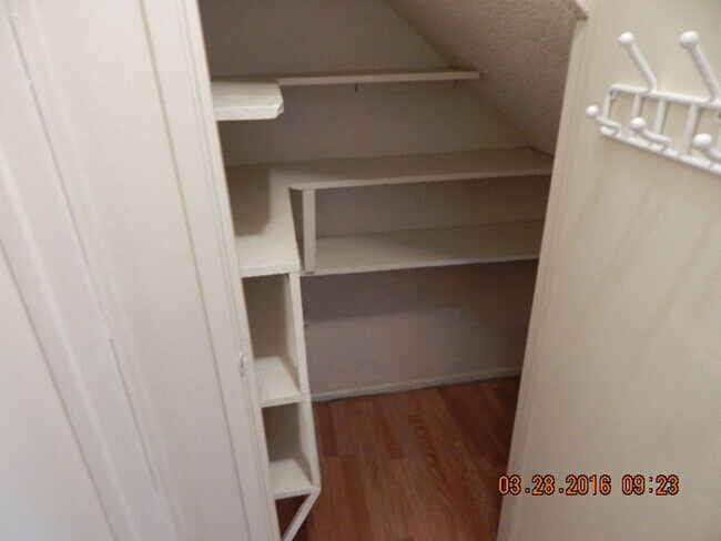 Building Photo - Riverside - GATED 3 Bedroom Condo in Sprin...