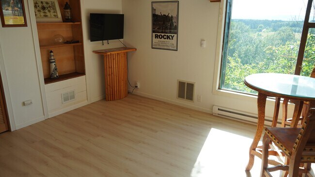 Building Photo - 1715 Alta View Dr S