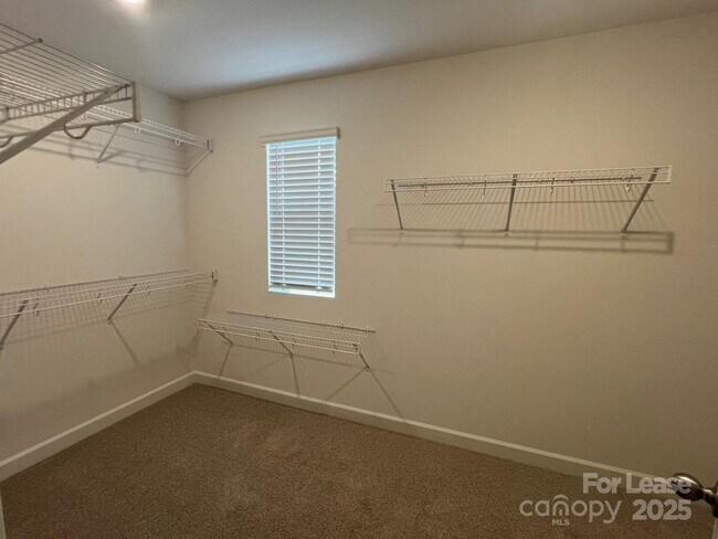 Building Photo - 2141 Sunflower Cir