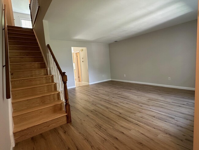 Building Photo - 7 Candlestick Ct