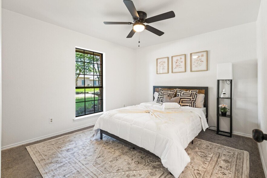 Building Photo - 3948 Camino Dr