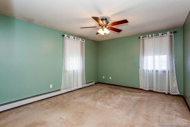 Building Photo - 150 Long Hill Dr