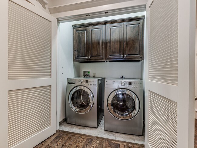 Building Photo - Beautiful Downtown OKC Townhouse