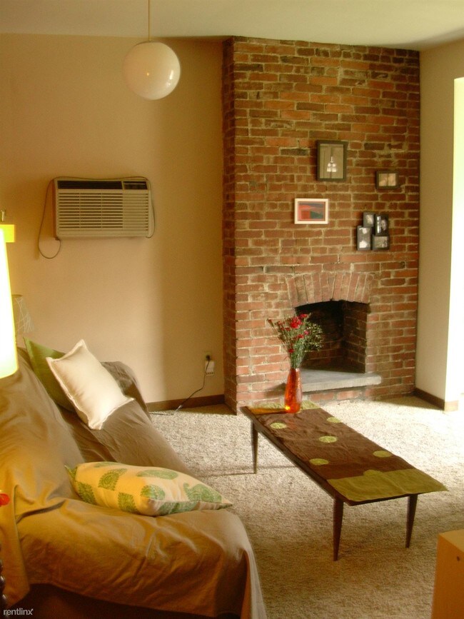 Building Photo - 1 br, 1 bath  - 315 N Neville St 2