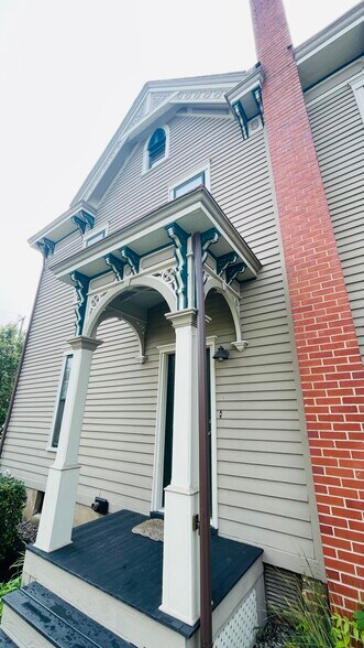 Building Photo - 146 S Main St