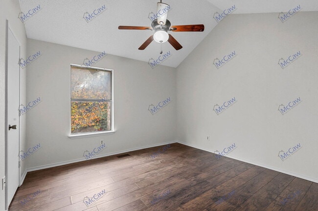 Building Photo - 800 Bluebonnet Dr