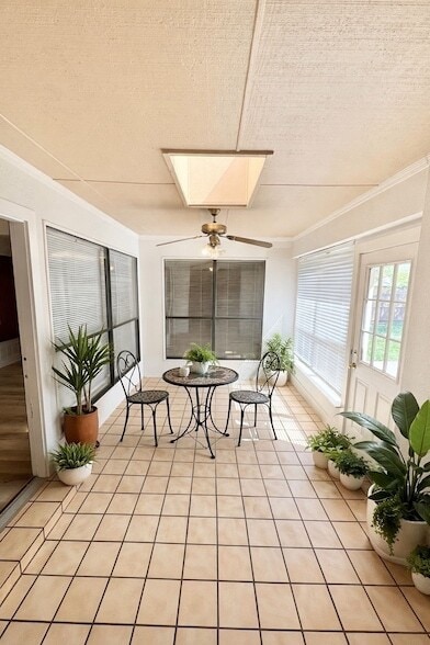 Building Photo - 700 Retriever Ln