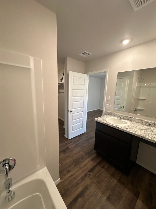 Building Photo - Now Pre-Leasing! Your Next 4-Bedroom, 2-Bath Home in Broken Arrow Awaits!