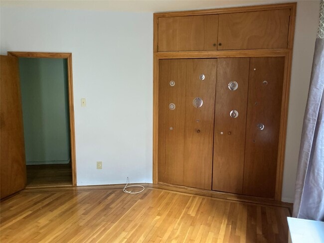 Building Photo - 42-20 Kissena Blvd
