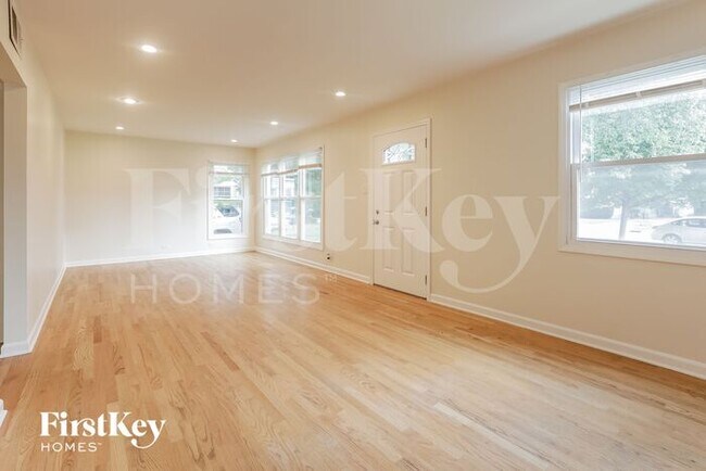 Building Photo - 640 N Edgewood Ave