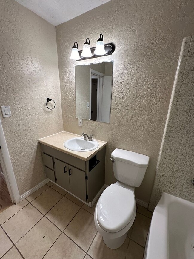 Building Photo - GET $500 OFF OF THE FIRST MONTHS RENT!!!