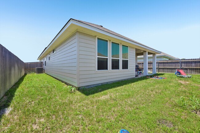 Building Photo - 716 Killam Dr