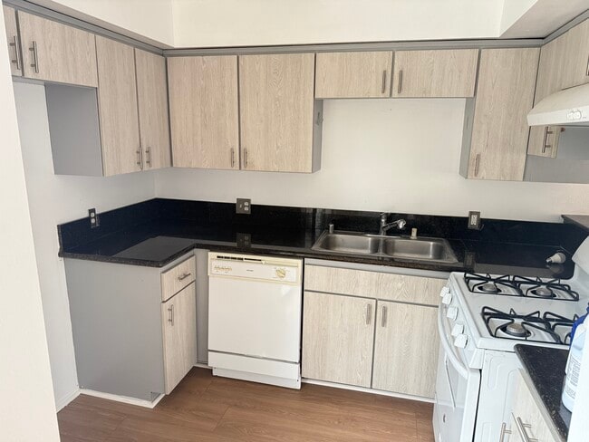 Building Photo - 3228 Honolulu Ave