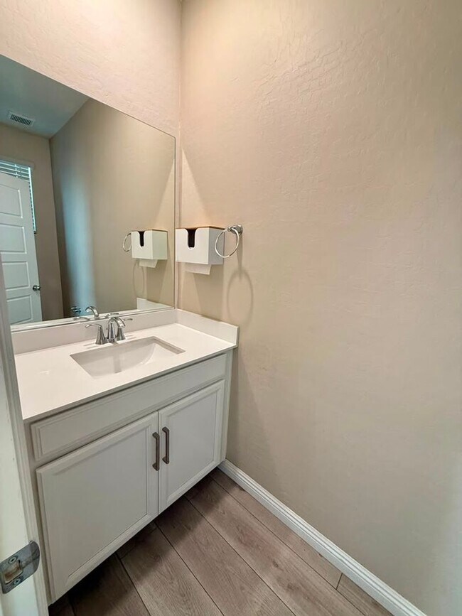 Building Photo - Gorgeous Home waiting for you!