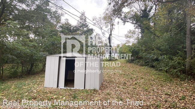 Building Photo - 2 br, 1 bath House - 1306 Woodside Dr