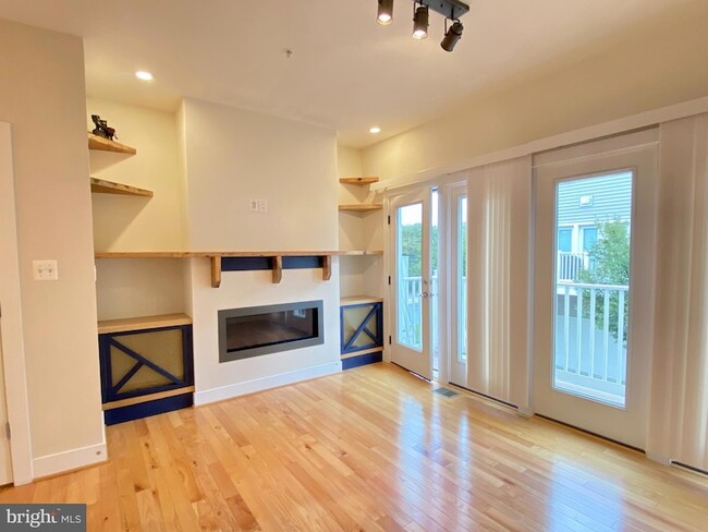 Building Photo - 924 King Farm Blvd