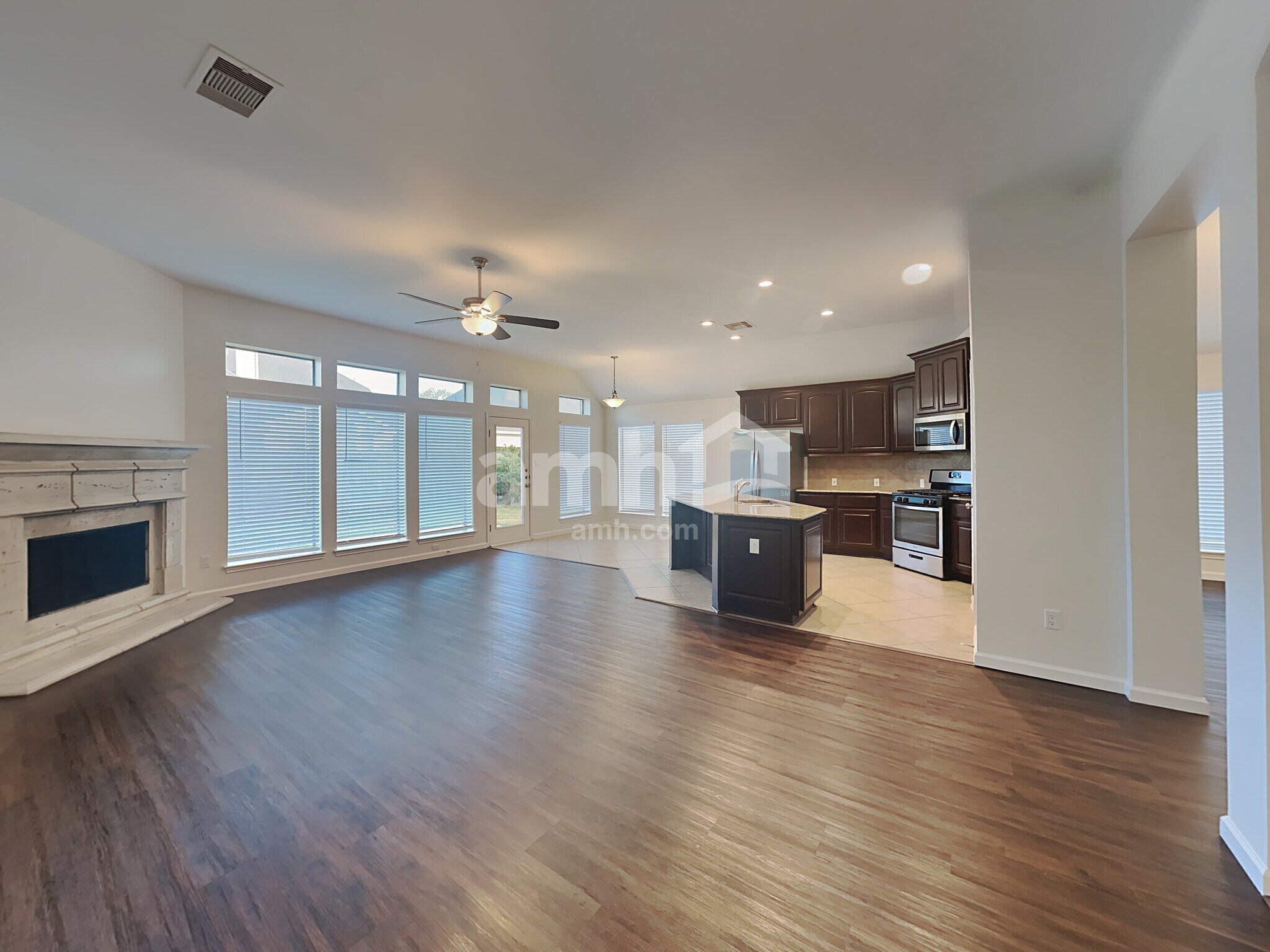 Building Photo - 2515 Pioneer Oaks Dr