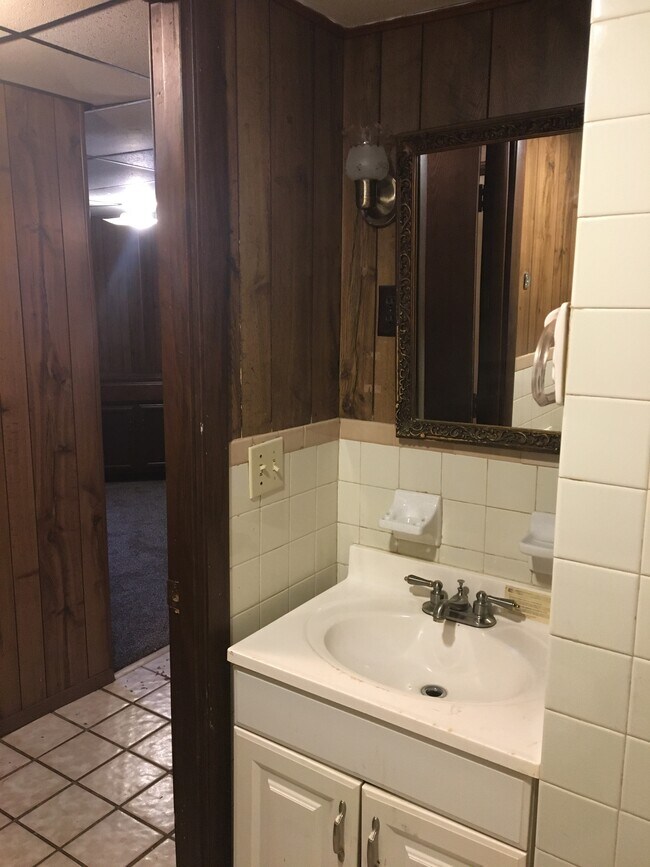 Building Photo - 1003 W Virginia Ave