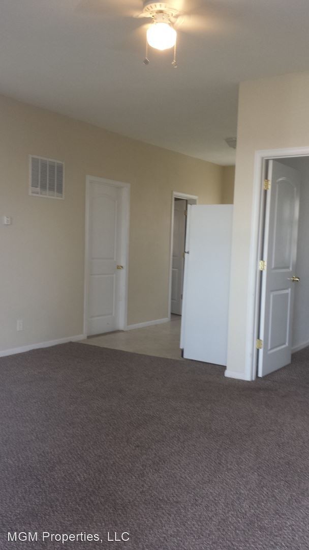 Building Photo - 1 br, 1 bath House - 153 S. Green St.