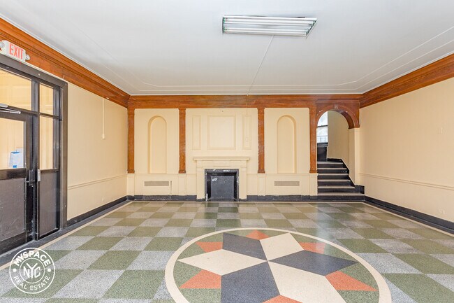 Building Photo - 111 E 21st St