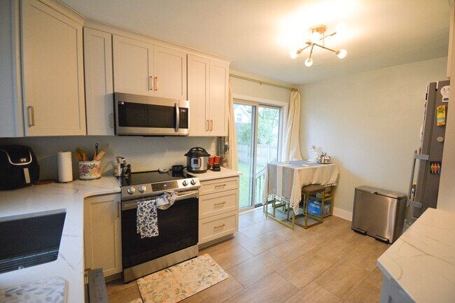 Building Photo - Charming 3-Bedroom 1-Bath Home Available For Rent!