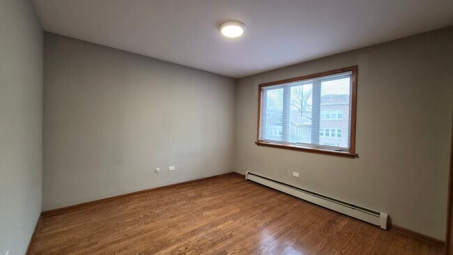 Building Photo - 6316 N Paulina St