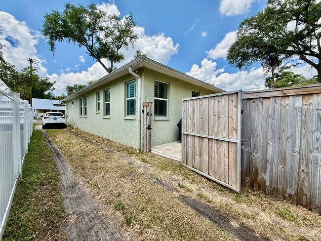 Building Photo - 3509 N Tampa St