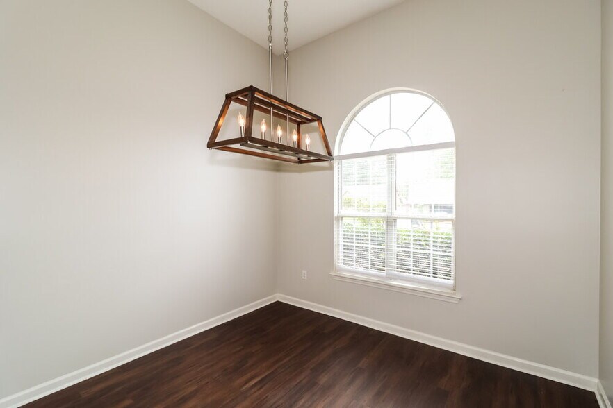 Building Photo - 7662 Shadow Glen Ln