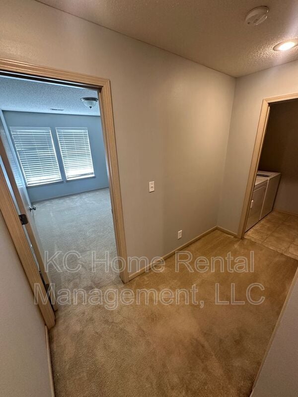 Building Photo - 4545 NE 83rd St