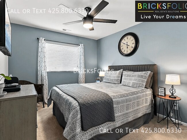 Building Photo - Modern Comfort Awaits You in This Puyallup...