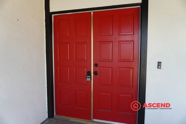 Building Photo - Spacious 4BR/2BA Bakersfield Home with Fireplace